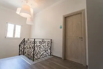 Les Magnolia לינה וארוחת בוקר 4*